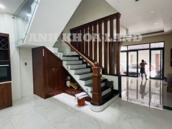 BÁN GẤP NHÀ 1 TRỆT 3 LẦU MẶT TIỀN  -  ĐƯỜNG 8 - P. LINH TRUNG - 111.1m2