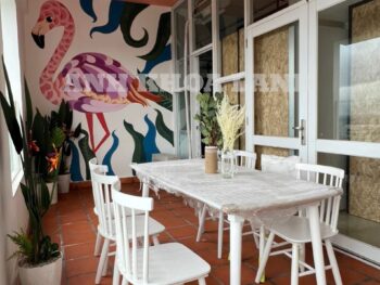 Bán căn Penthouse Citi Home Q. 2, có 2 phòng Master, 8 phòng ngủ, 2 phòng ăn siêu lớn, 2 phòng khách - đường 35, P. Cát Lái  <144CC> BÁN CĂN PENTHOUSE CITY HOME - 8 PHÒNG NGỦ SIÊU LỚN - ĐÃ CÓ SỔ - P. CÁT LÁI - 318.1M2  Bán căn Penthouse Citi Home Q. 2 - đường 35, P. Cát Lái  * Tiện ích vị trí địa lý xung quanh khi mua penhouse: - Vị trí vàng: 5p qua quận 7, 1p cao tốc. - Trường quốc tế: BIS, BVIS. *Tầng trên cùng bàn giao thô cho gia chủ về tự làm nội thất, có 2 block A và C *Có đủ sổ, có thể làm để ở hoặc cho thuê, chia làm 8 phòng lớn và n phòng nhỏ * Tiện ích penthouse trong dự án: - Thang máy lên tận cửa nhà. - An ninh 24/24. * Tiện ích vì diện tích penhouse rộng: - Tổng diện tích sàn sử dụng hơn 680m, 2 phòng Master, 8 phòng ngủ, 2 phòng ăn siêu lớn, 2 phòng khách, 2 hồ bơi, phòng tập gym, sân golf mini. - Mỗi phòng ngủ có ban công riêng (hoặc phòng khách riêng). - Phòng ăn siêu lớn 50 m với bàn ăn 16 khách. - Phòng Master Penthouse lớn nhất Việt Nam 50m. - 2 Hồ bơi riêng, 2 phòng tập gym riêng, Sân tập golf riêng sân thượng 600m. - View sông 4 mặt (kèm hình ảnh trong video). - Có thể chia ra làm 2 căn Penthouse độc lập 340m/ căn. *Diện tích công nhận: 318.1m2  GIÁ BÁN 10.2 TỶ