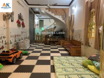 BÁN GẤP NHÀ HẺM XE HƠI - 1 TRỆT 1 LẦU 1 SÂN THƯỢNG - P. LINH XUÂN - 142.5M2