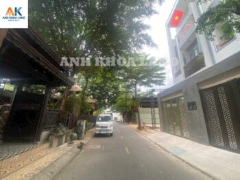 BÁN ĐẤT TẶNG NHÀ NÁT CẤP 4 HẺM Ô TÔ - ĐƯỜNG QL13 - P. HBP - 121.6 M2